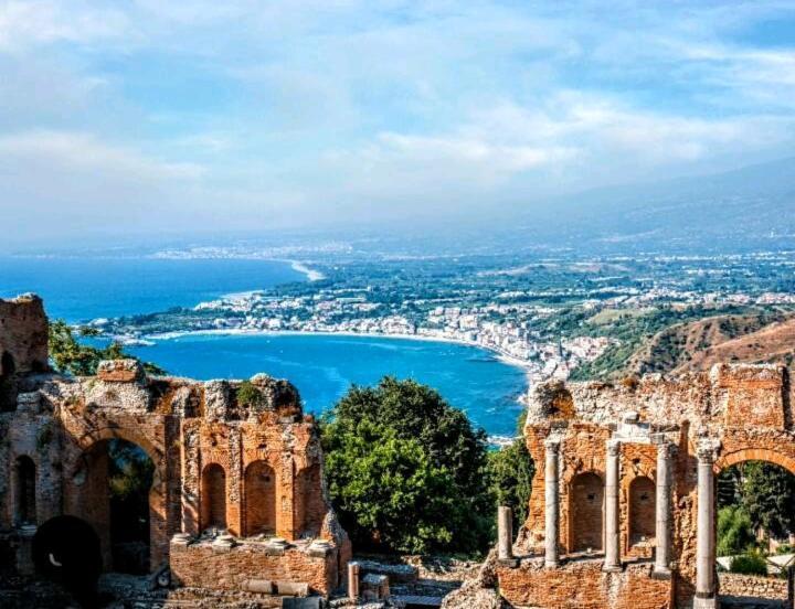 Mungi Bay, Flat With Sea View Roof Terrace * Giardini Naxos