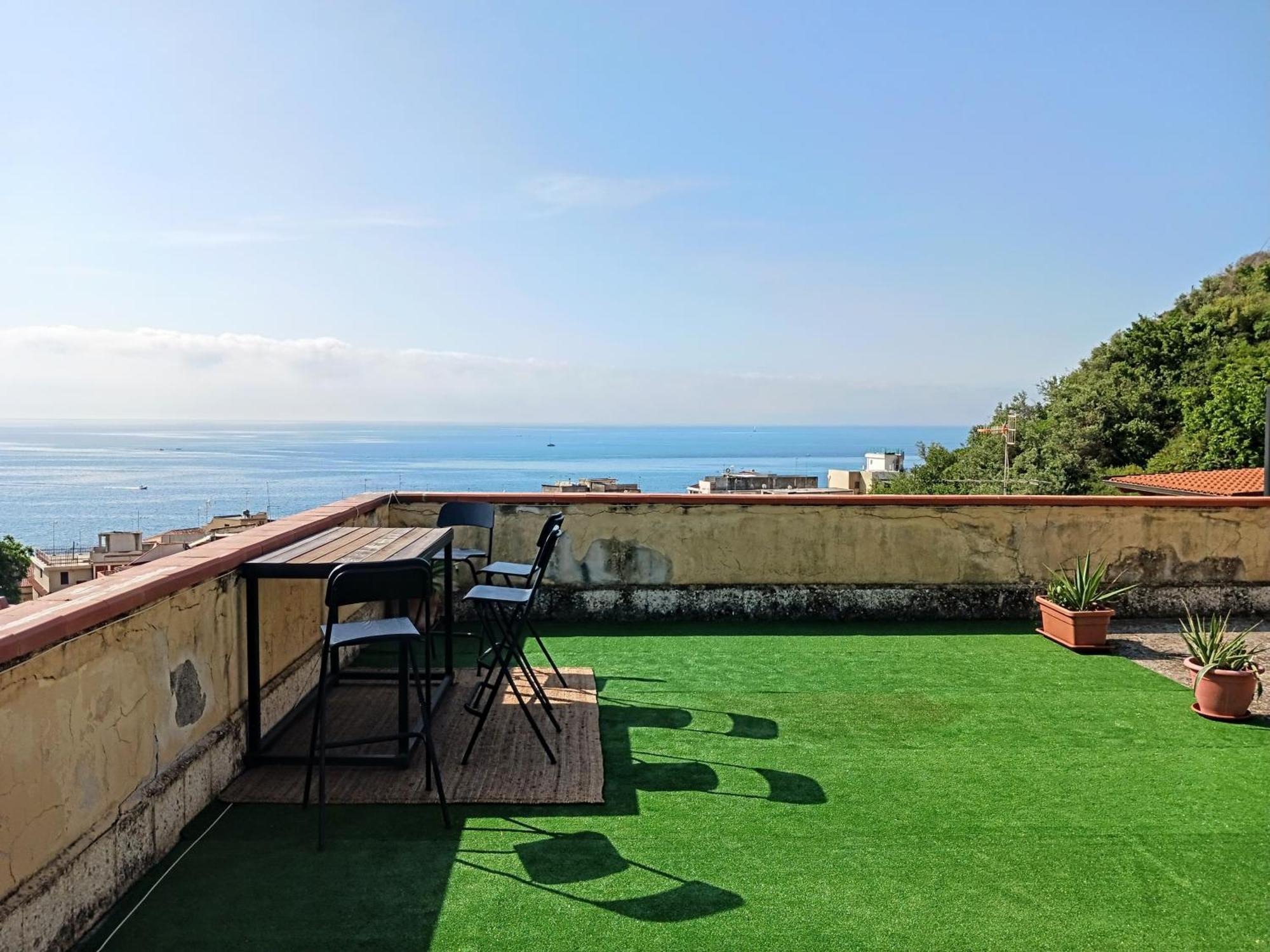 Mungi Bay, Flat With Sea View Roof Terrace Giardini Naxos