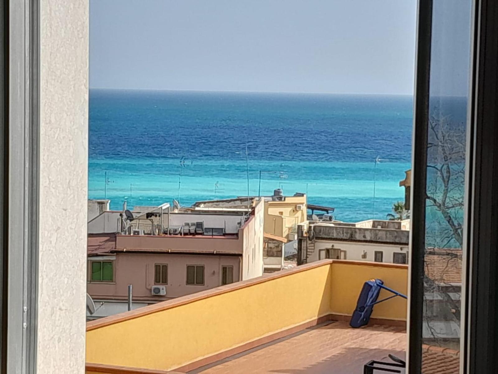 Mungi Bay, Flat With Sea View Roof Terrace Giardini Naxos