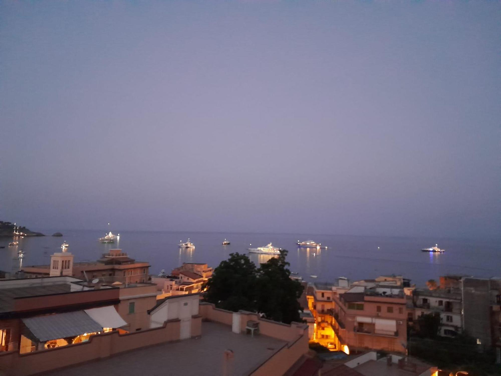Mungi Bay, Flat With Sea View Roof Terrace Apartment